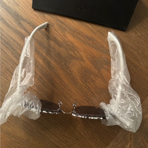 Dior Women's Metallic Silver Round Ladies Sunglasses Offset1 - Picture 7 of 8